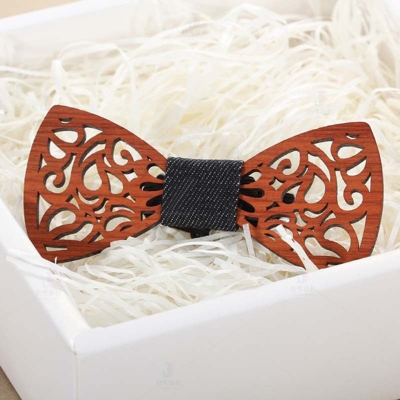 Miesten_puinen_rusetti_wooden_bowtie_3